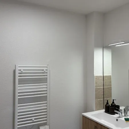 Апартаменты Bright And Quiet Near Attractions